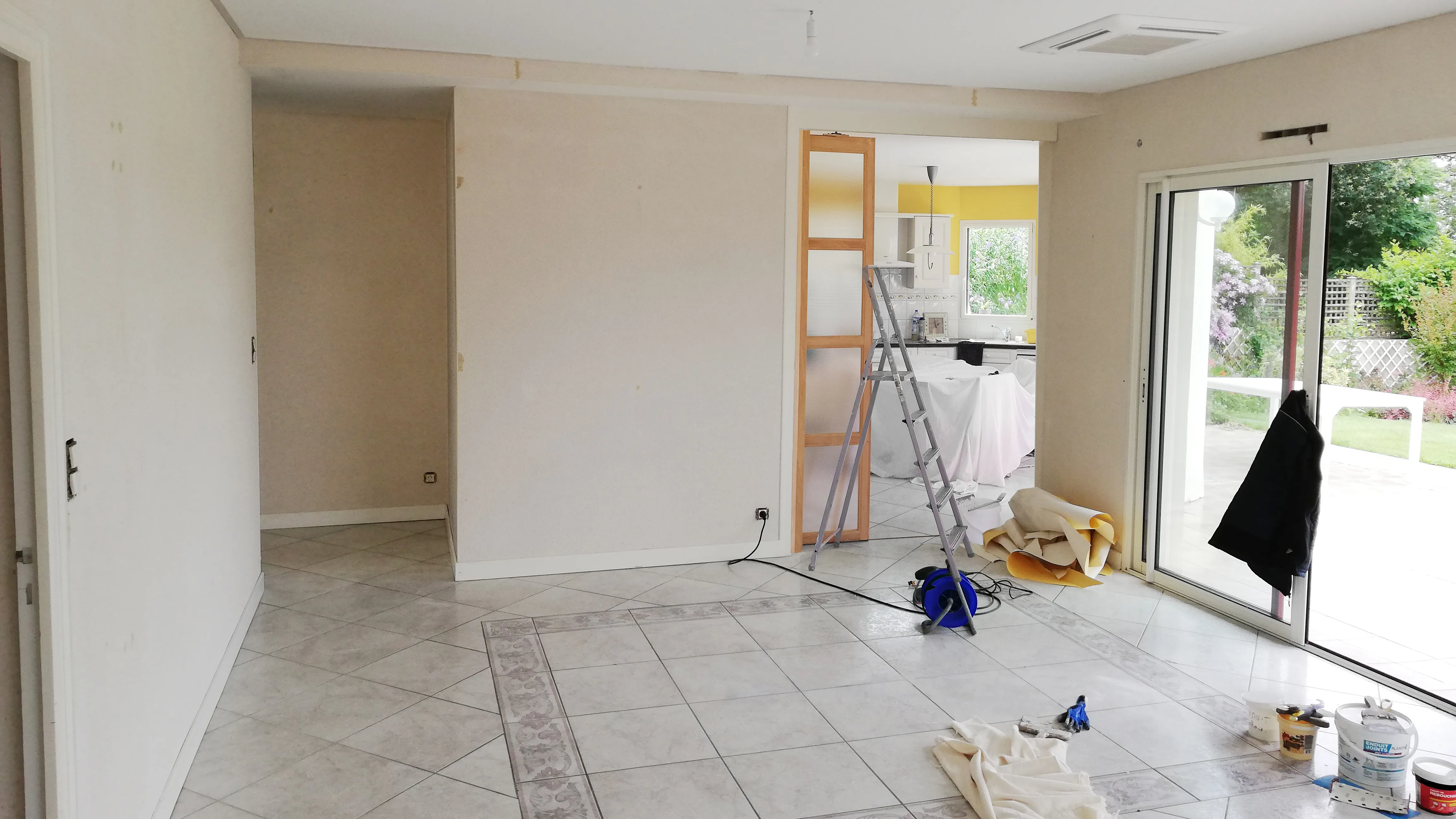 Projet Barrière - Projet habitat particulier à Mortagne sur sèvre, en Vendée, proche de la Roche sur yon et Bressuire.
Architecture intérieur et décoration dans un salon salle à manger avec choix des matériaux et mobiliers
Alexandre Cousseau architecte d'intérieur à Redon Pays de la Loire