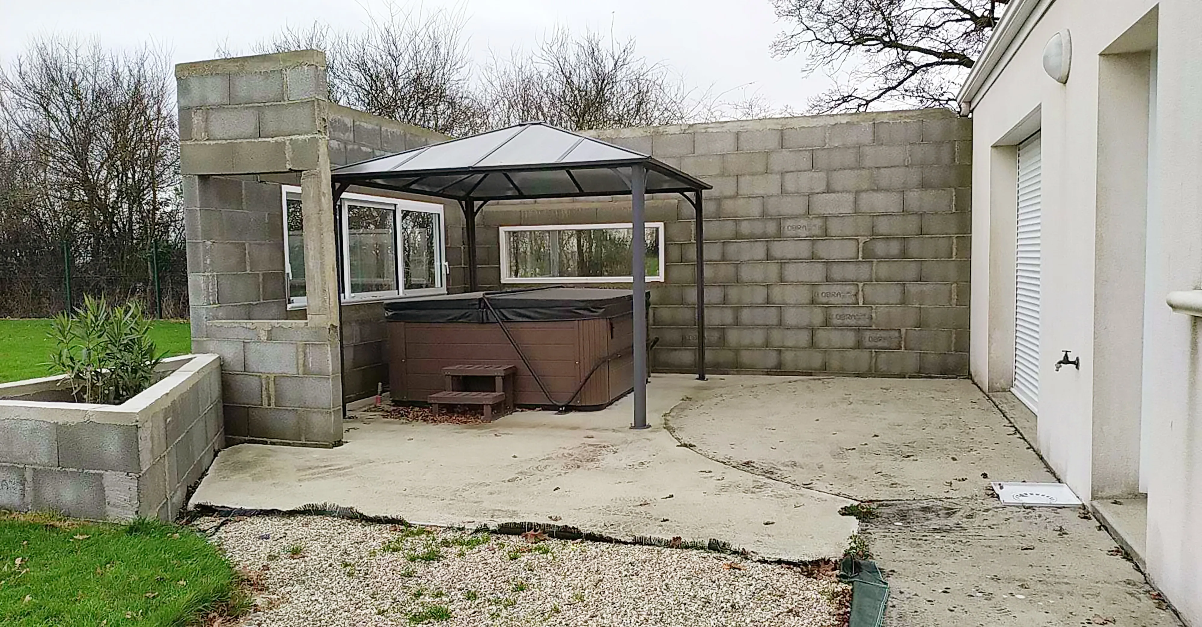 Projet Betton - Projet habitat particulier à Maulévrier, dans le Maine et Loire, proche de Cholet.
Réalisation d'un agrandissement / extension extérieure en maçonnerie et bois. 
Alexandre Cousseau architecte d'intérieur à Redon Pays de la Loire